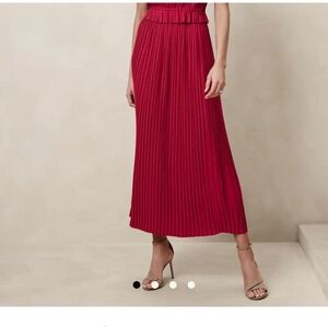 BANANA REPUBLIC PLEATED MAXI SKIRT